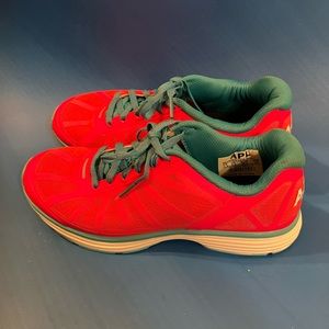 APL windchill running shoes size: 7.5